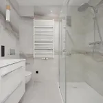 Air Conditioned Towarowa Towers In With Parking And Desk By Renters Prestige * Warschau
