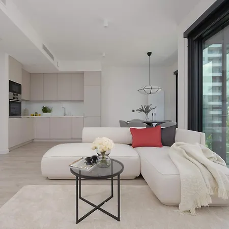 Appartamento Air Conditioned Towarowa Towers In With Parking And Desk By Renters Prestige