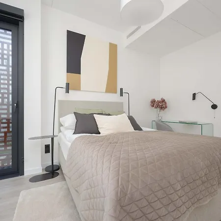 Air Conditioned Towarowa Towers In With Parking And Desk By Renters Prestige Lejlighed *