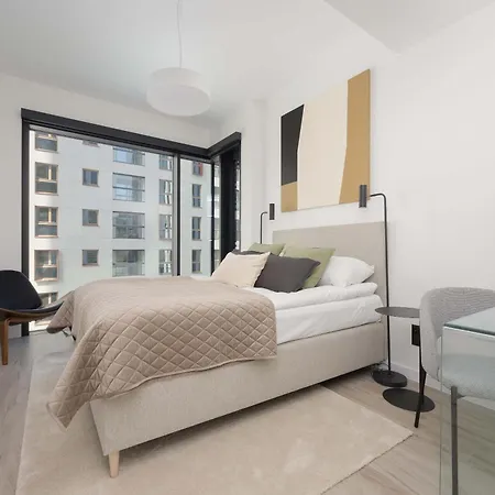 Lejlighed Air Conditioned Towarowa Towers In With Parking And Desk By Renters Prestige Warszawa