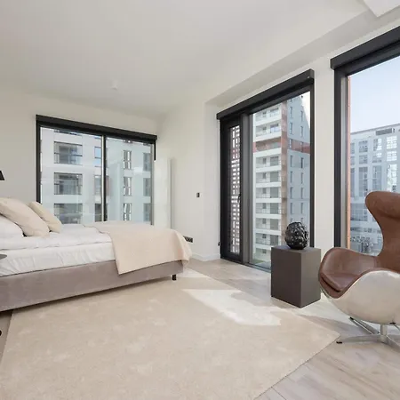 Air Conditioned Towarowa Towers In With Parking And Desk By Renters Prestige Varsavia