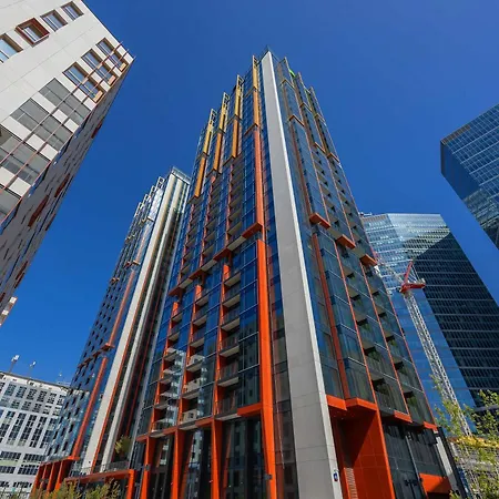 Air Conditioned Towarowa Towers In With Parking And Desk By Renters Prestige * Varsavia