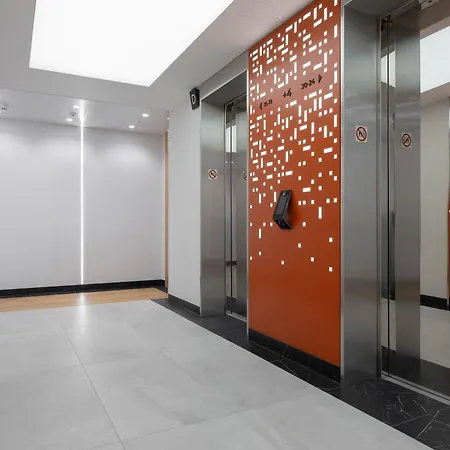 Air Conditioned Towarowa Towers In With Parking And Desk By Renters Prestige Varsavia